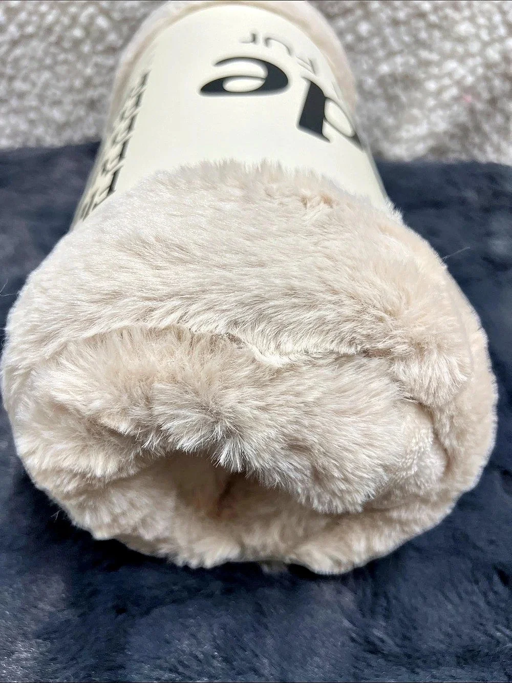 UnHide Lil' Marsh Faux Fur Blanket Throw. NWT
